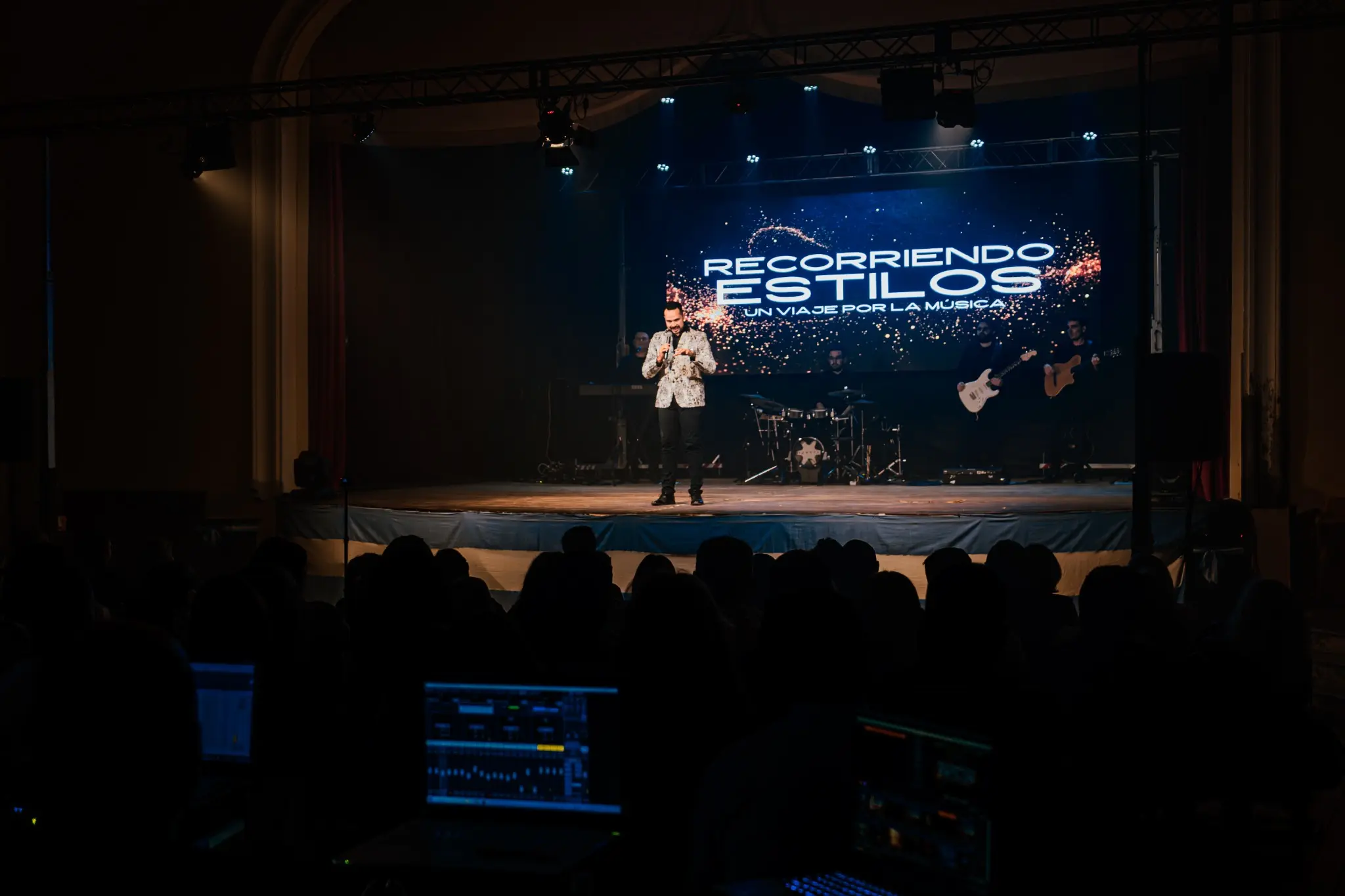 Recorriendo Estilos en escena ante el público